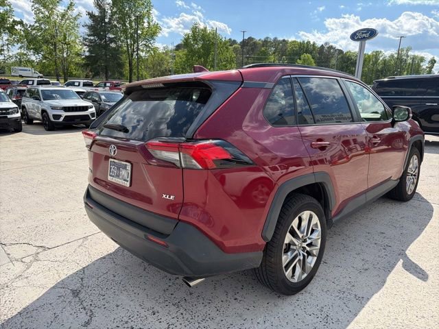 Used 2020 Toyota RAV4 XLE Premium FWD image 9