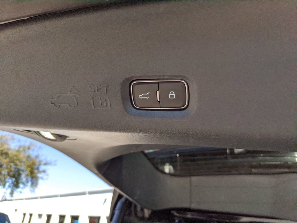 Certified 2025 Ford Expedition Platinum image 8