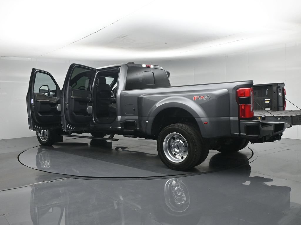 Certified 2023 Ford F450 Platinum w/ FX4 Off-Road Package AWD/4WD image 42