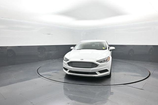 Certified 2018 Ford Fusion SE FWD image 3