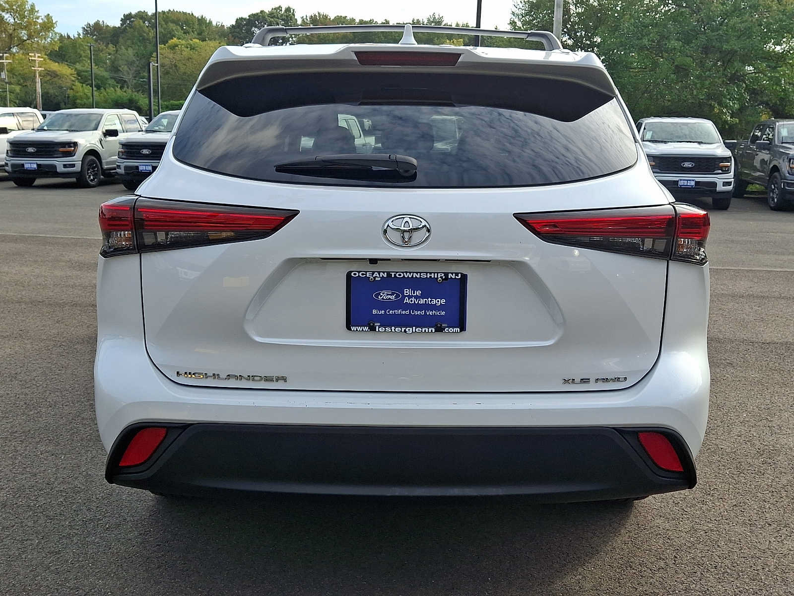 Used 2023 Toyota Highlander XLE AWD/4WD image 5