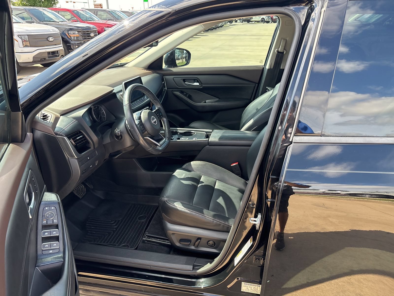 Used 2022 Nissan Rogue SL FWD image 16