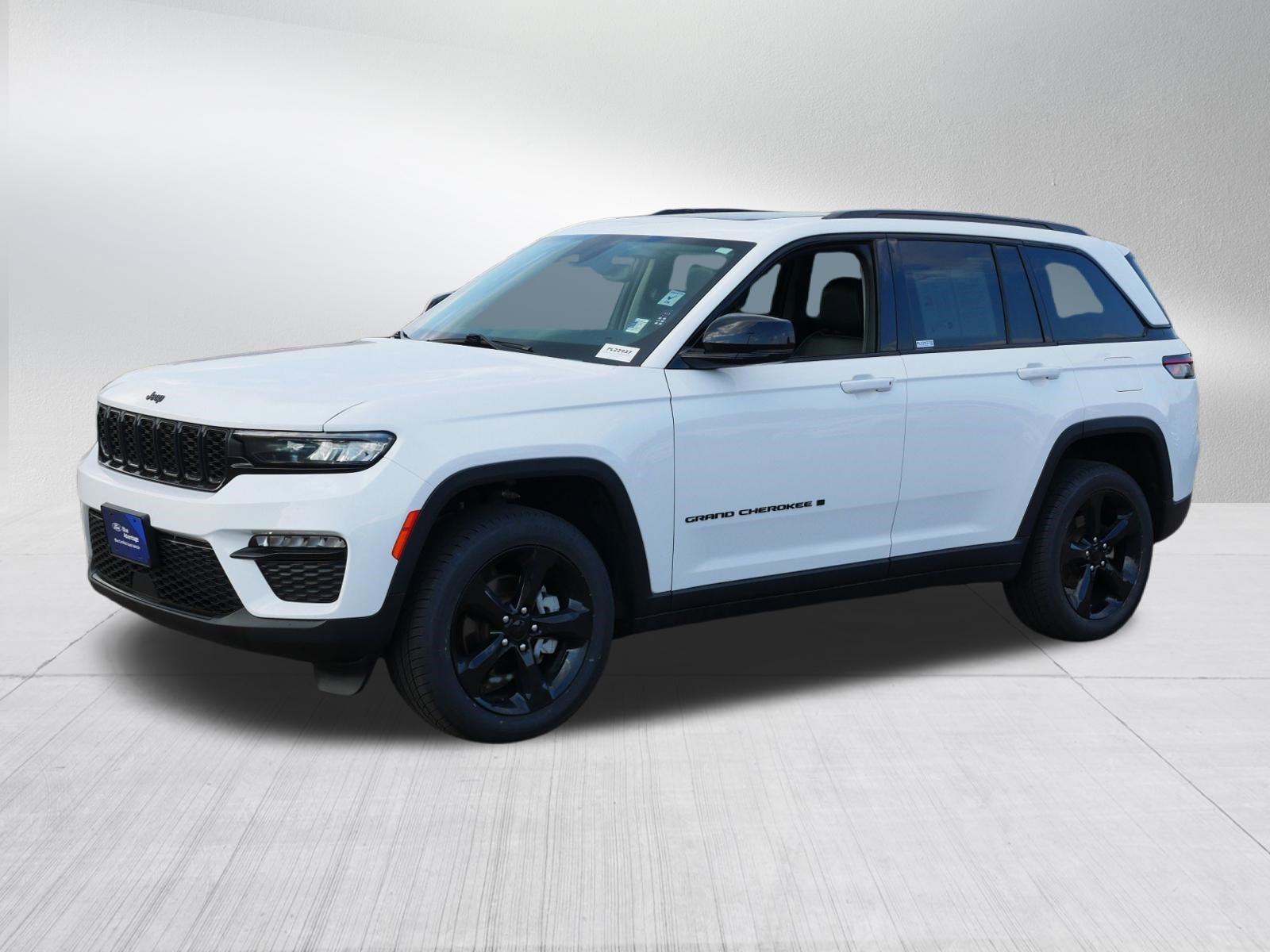 Used 2024 Jeep Grand Cherokee Limited w/ Black Appearance Package AWD/4WD image 3