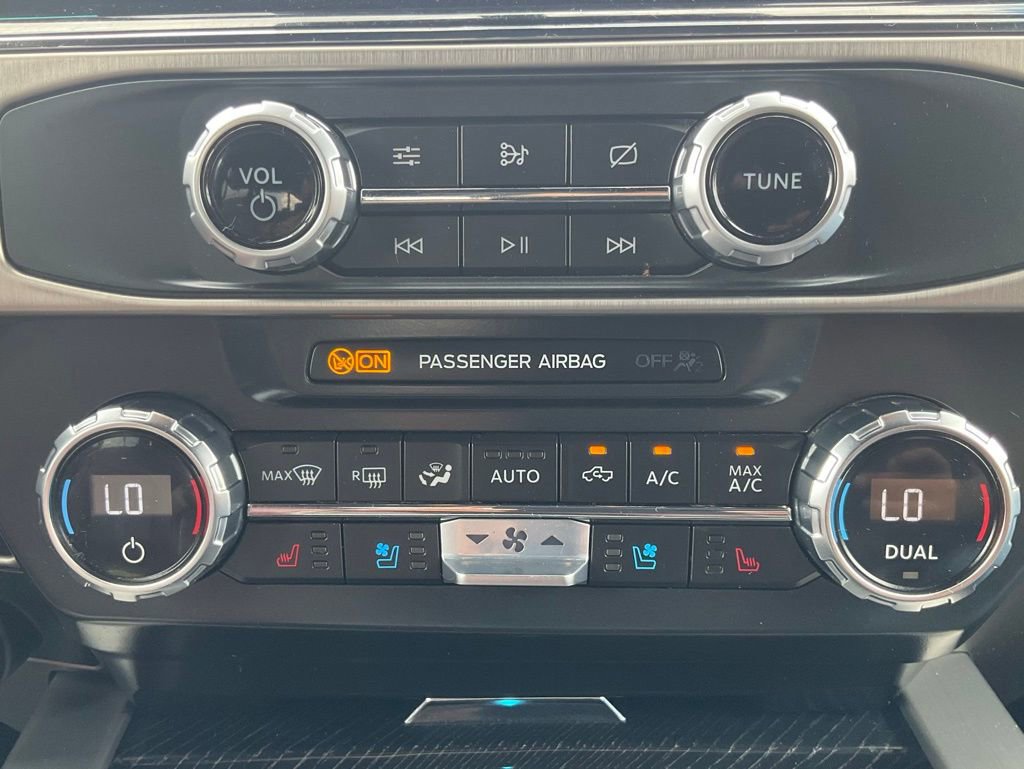 Certified 2022 Ford F350 Platinum w/ FX4 Off-Road Package image 56