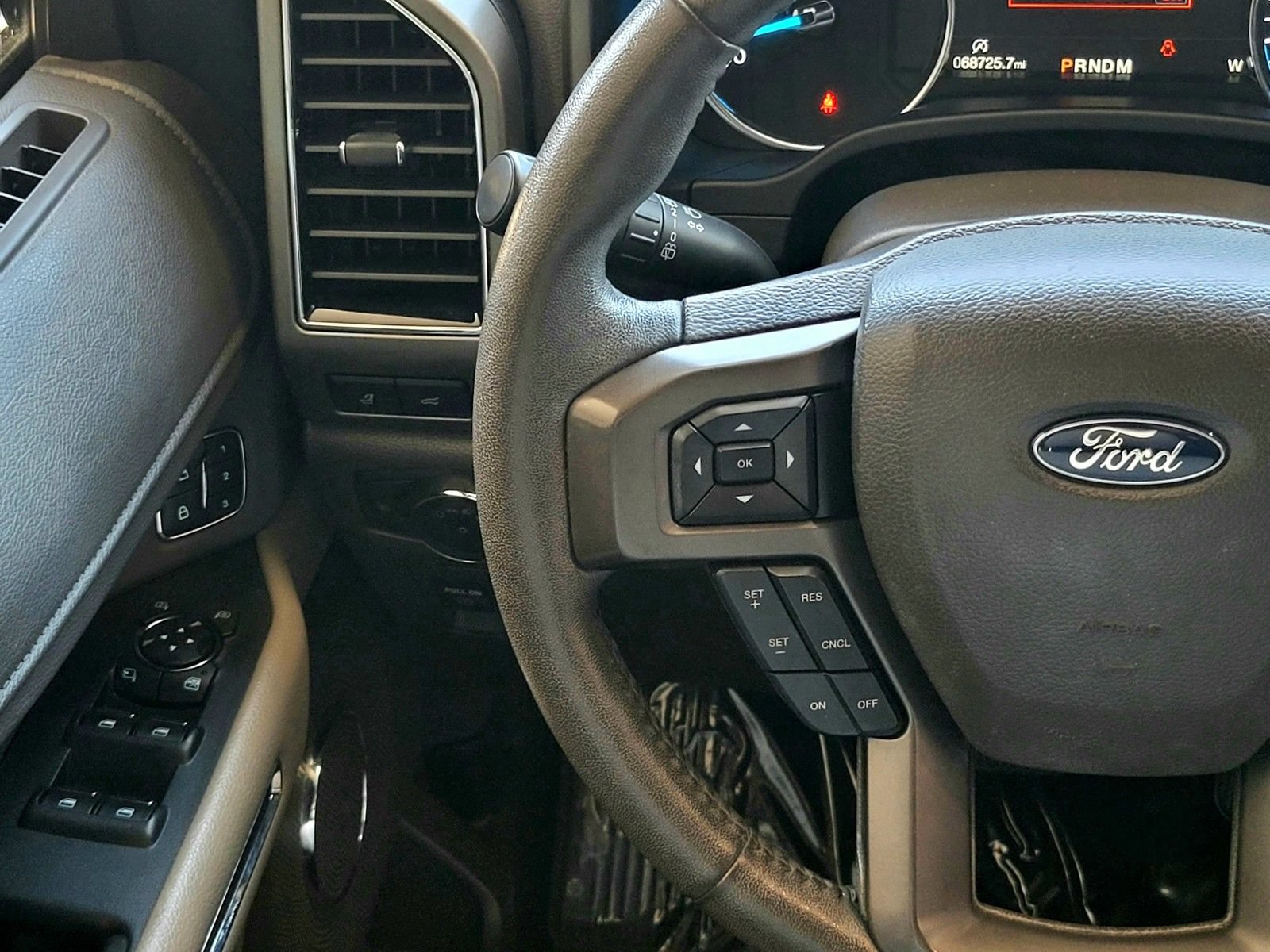 Certified 2018 Ford Expedition XLT w/ Equipment Group 202A RWD image 13