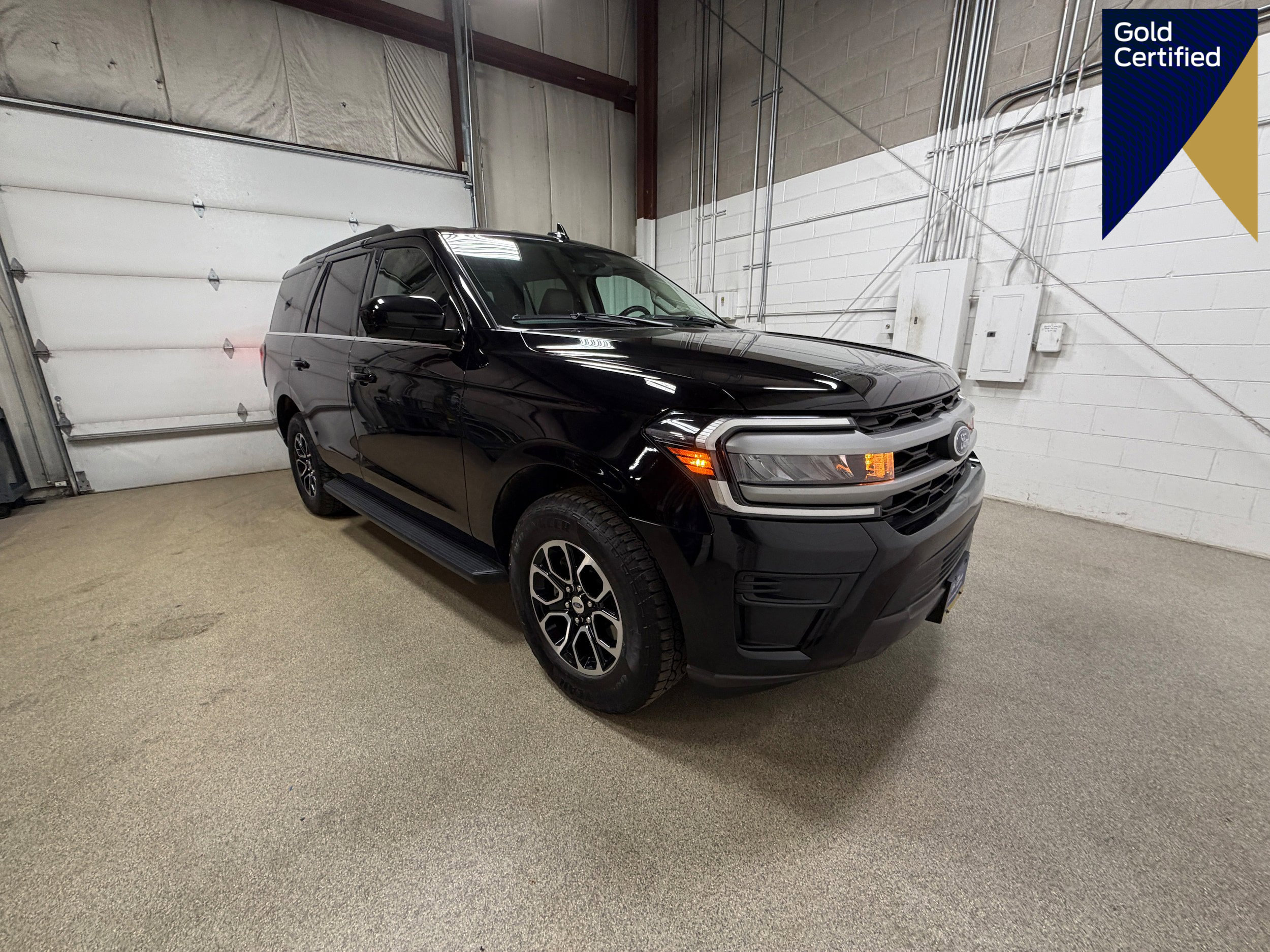 Certified 2024 Ford Expedition XLT image 1