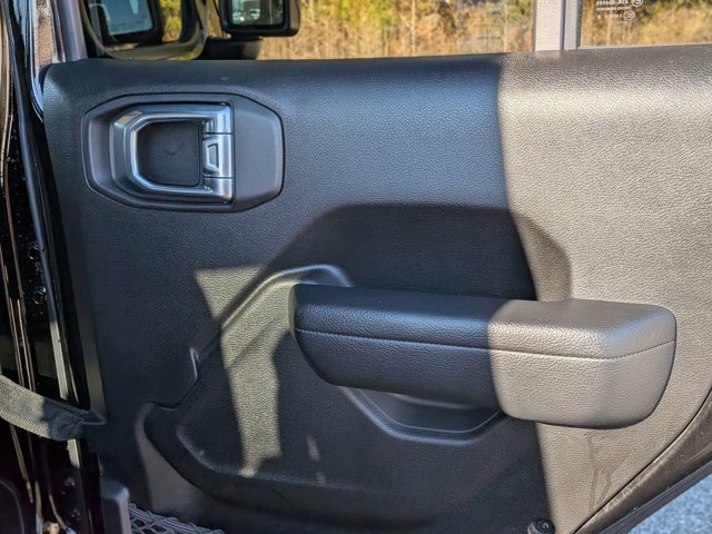 Used 2022 Jeep Gladiator Rubicon w/ Cold Weather Group image 34