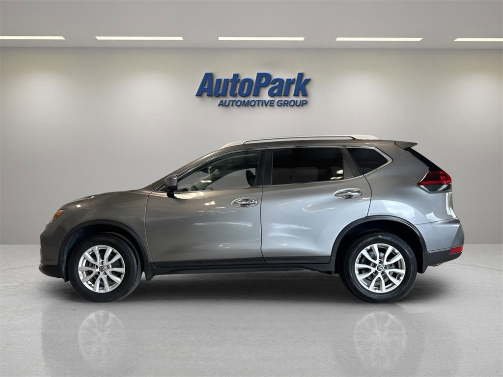 Used 2019 Nissan Rogue SV image 2