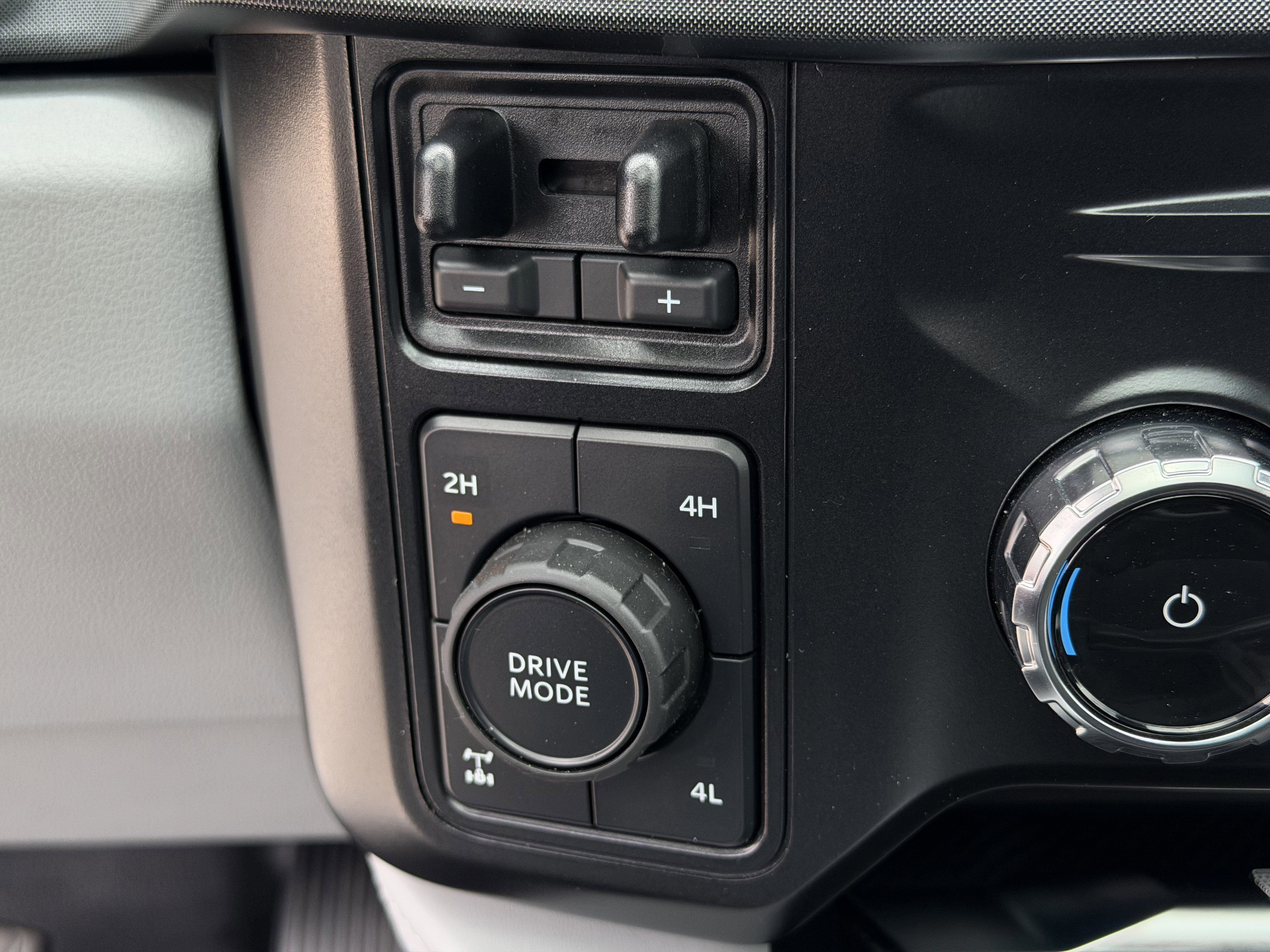 Certified 2024 Ford F250 Limited w/ FX4 Off-Road Package image 30