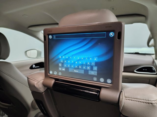 Used 2021 Chrysler Pacifica Touring-L w/ Uconnect Theater Family Group FWD image 33