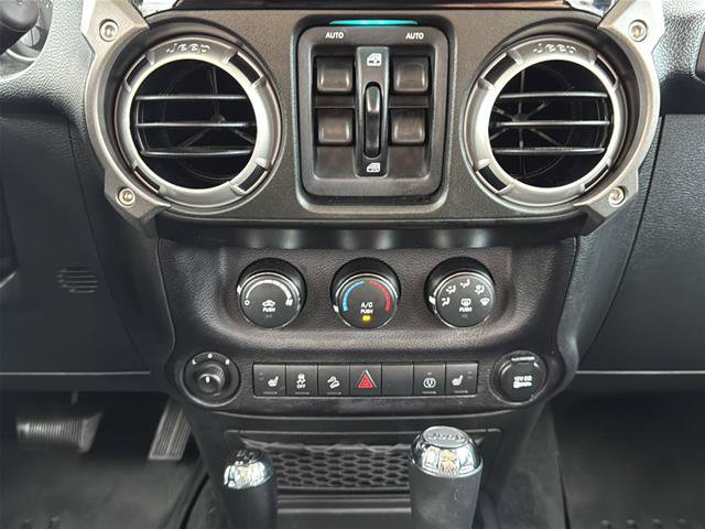 Used 2018 Jeep Wrangler Unlimited Rubicon w/ Connectivity Group AWD/4WD image 25