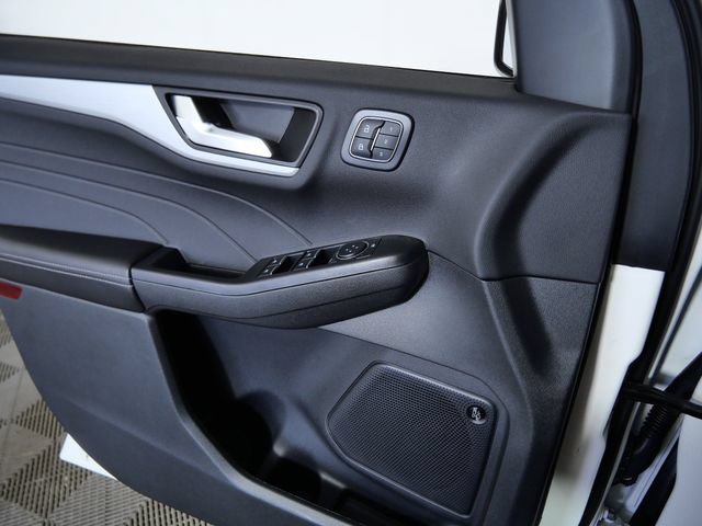 Certified 2025 Ford Escape Platinum w/ Premium Technology Package AWD/4WD image 27