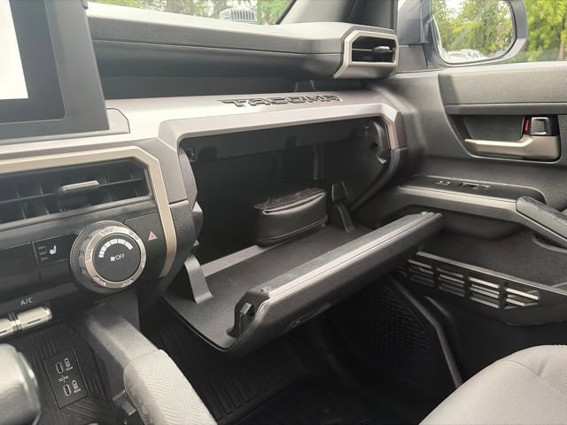 Used 2025 Toyota Tacoma TRD Off-Road AWD/4WD image 40