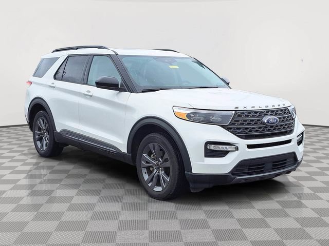 Certified 2023 Ford Explorer XLT w/ Equipment Group 202A AWD/4WD image 7