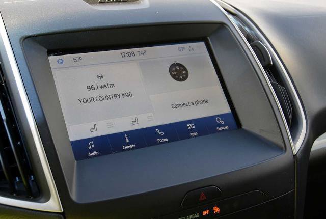 Certified 2020 Ford Edge SEL image 32