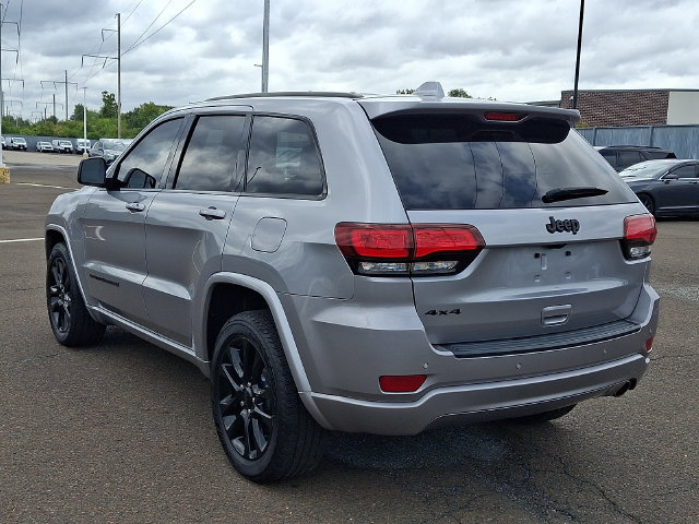Used 2020 Jeep Grand Cherokee Altitude AWD/4WD image 4