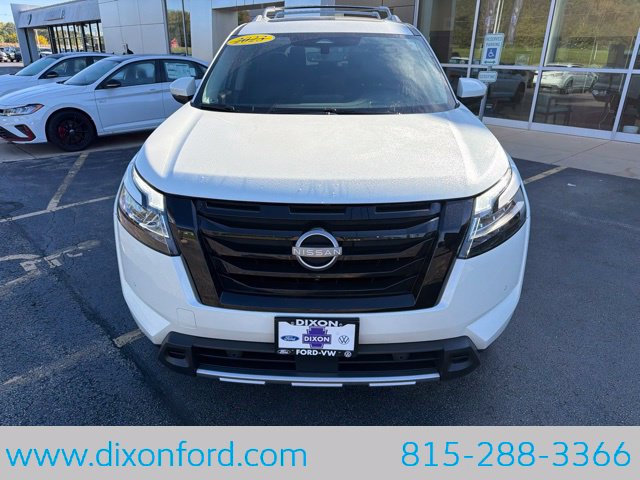 Used 2023 Nissan Pathfinder Platinum AWD/4WD image 2