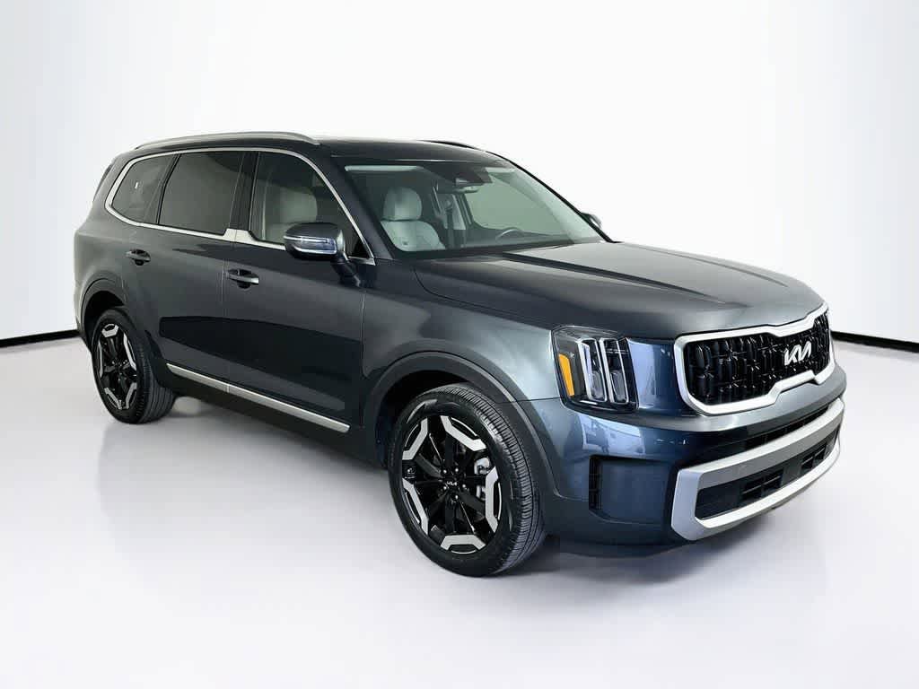 Used 2024 Kia Telluride EX w/ EX Captain's Chair Package FWD image 24