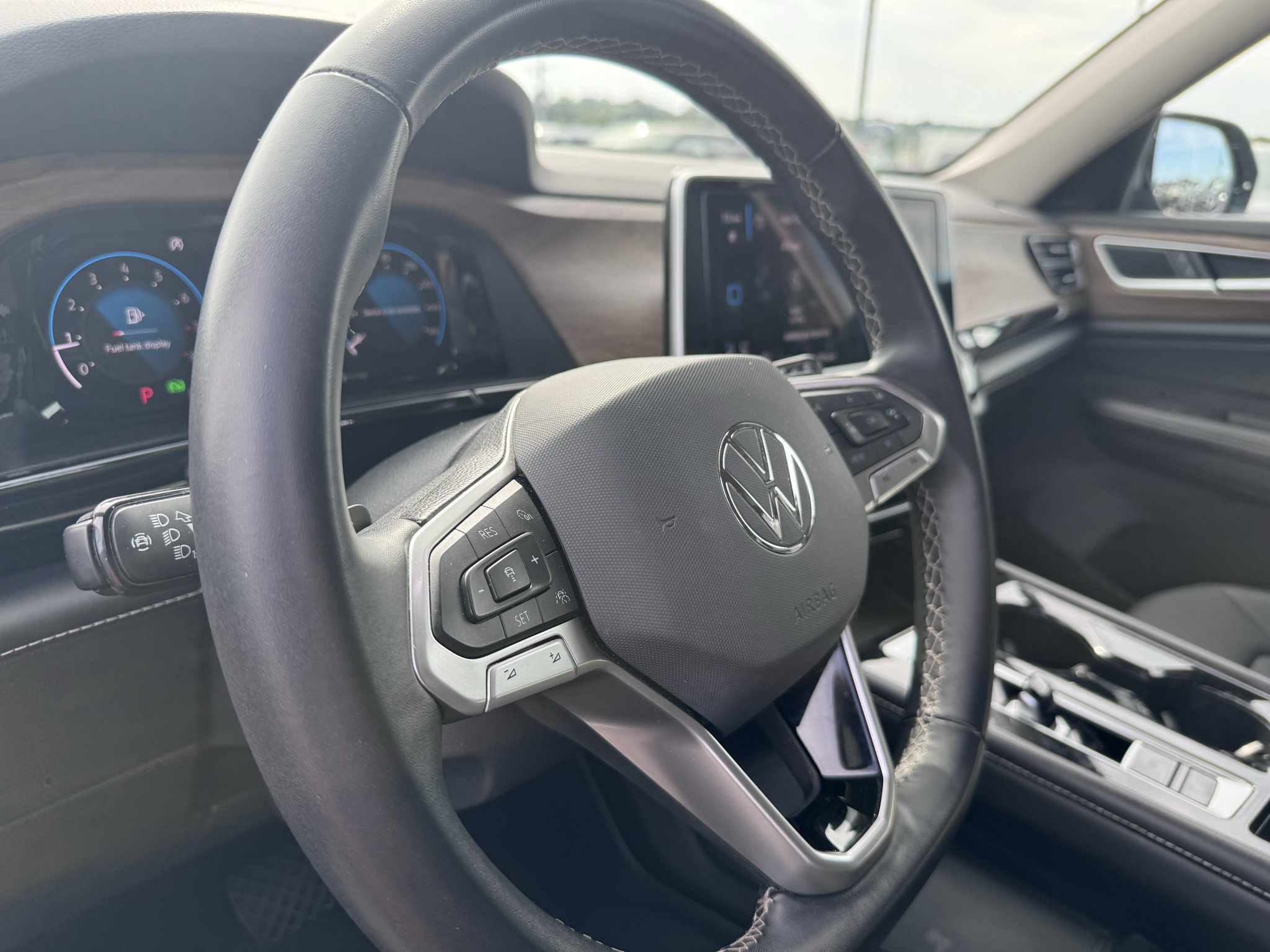 Used 2024 Volkswagen Atlas SE AWD/4WD image 30