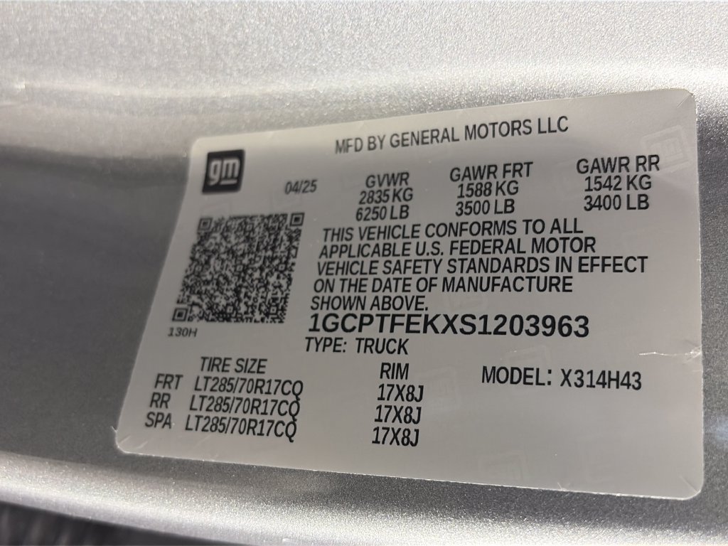 Used 2025 Chevrolet Colorado ZR2 w/ Technology Package AWD/4WD image 9
