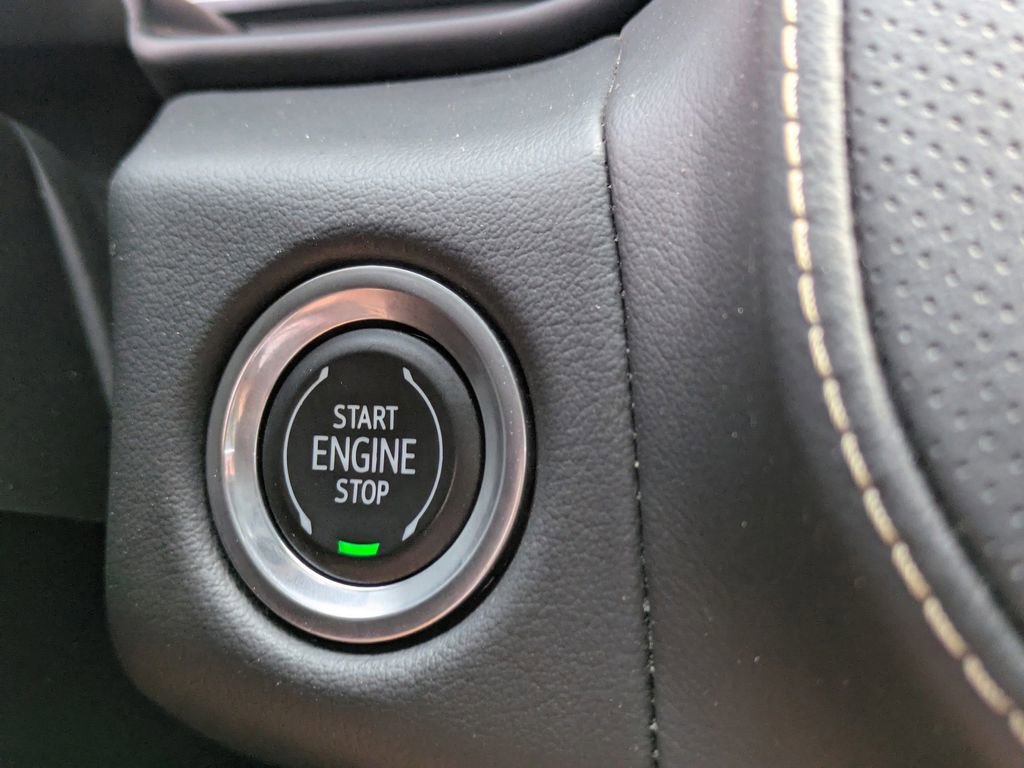 Used 2023 GMC Yukon SLT AWD/4WD image 34