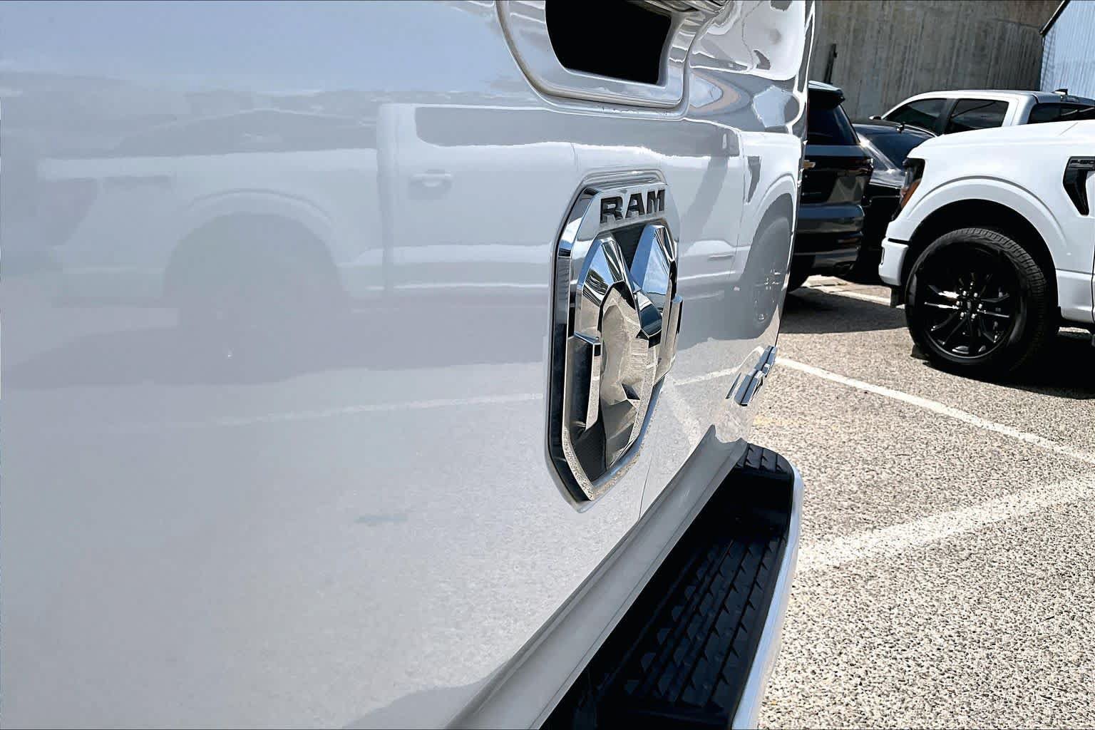 Used 2023 RAM 1500 Limited w/ Body Color Bumper Group AWD/4WD image 31