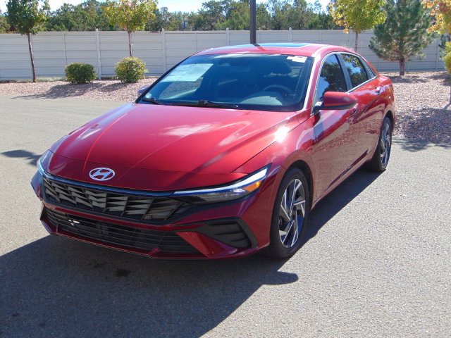 Used 2025 Hyundai Elantra SEL FWD image 9