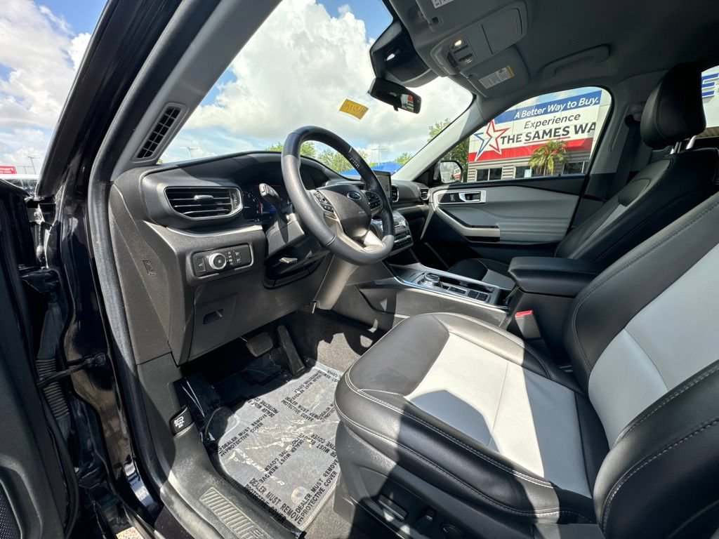 Certified 2022 Ford Explorer XLT w/ Equipment Group 202A RWD image 13