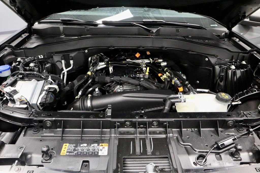 Certified 2025 Ford Explorer Active image 17