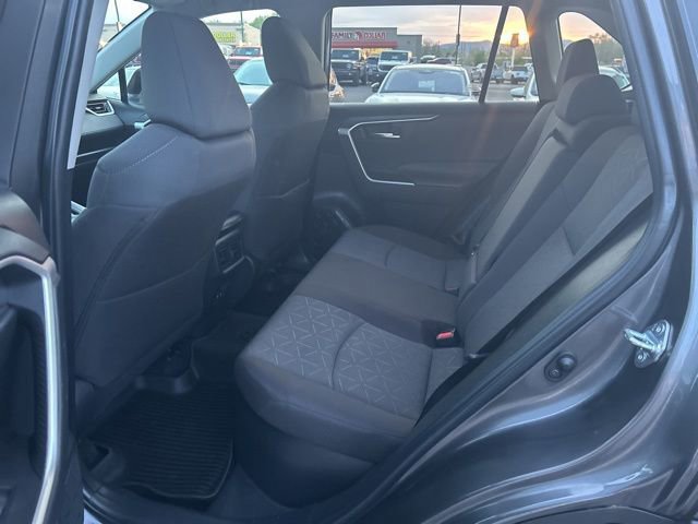 Used 2021 Toyota RAV4 XLE AWD/4WD image 18