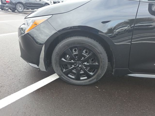 Used 2025 Toyota Corolla LE image 13