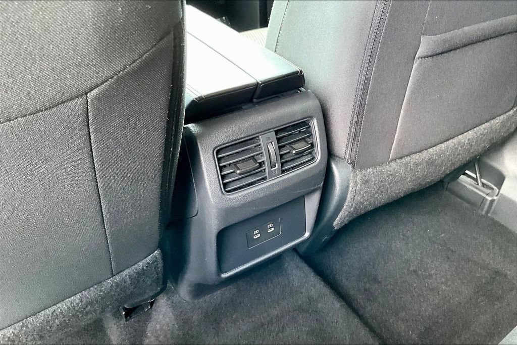 Used 2025 Nissan Rogue SV FWD image 12