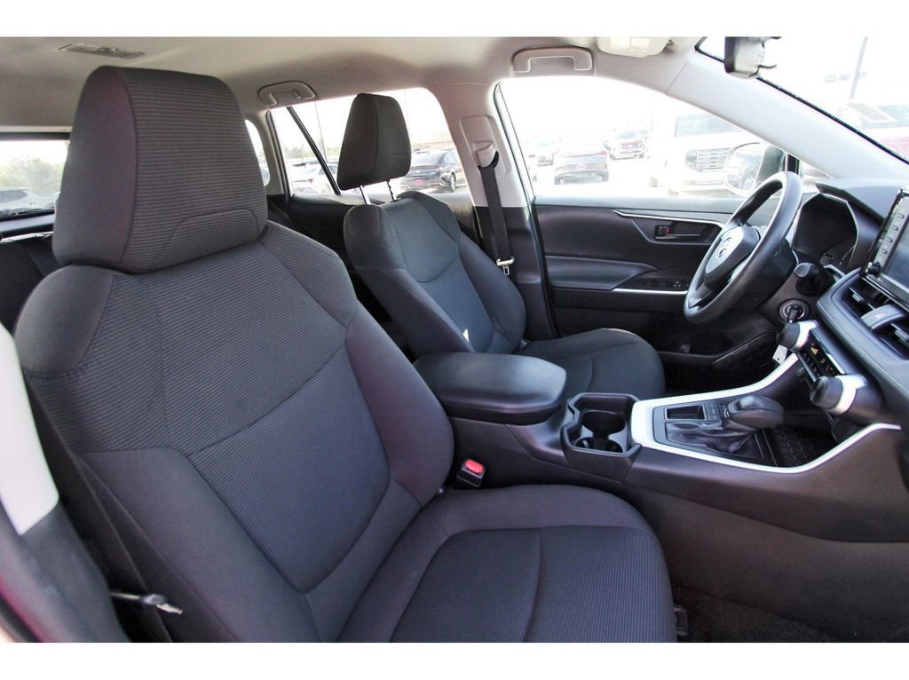 Used 2021 Toyota RAV4 LE FWD image 29