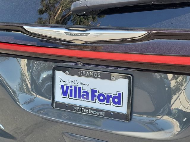 Used 2023 Chrysler Pacifica Touring-L image 28