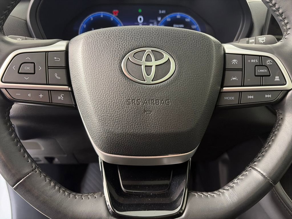 Used 2024 Toyota Grand Highlander AWD image 15