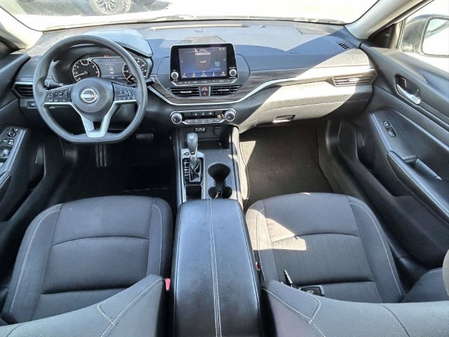 Used 2025 Nissan Altima 2.5 SV FWD image 4