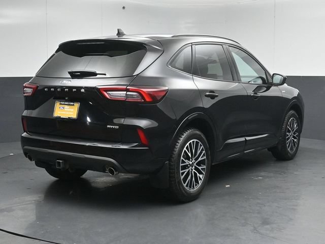 Certified 2024 Ford Escape ST-Line Select w/ Class II Trailer Tow Package AWD/4WD image 4