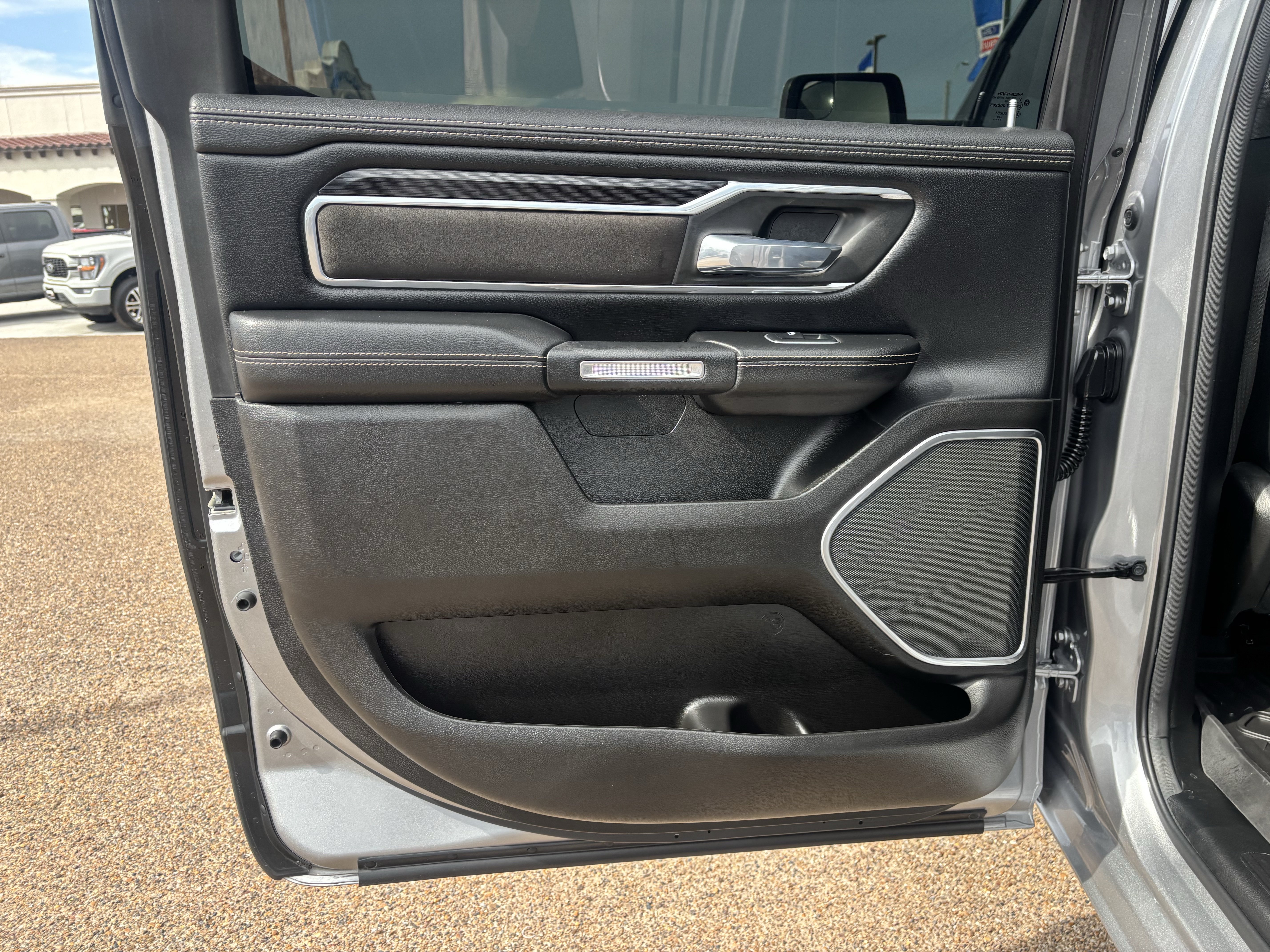 Used 2023 RAM 1500 Laramie AWD/4WD image 14