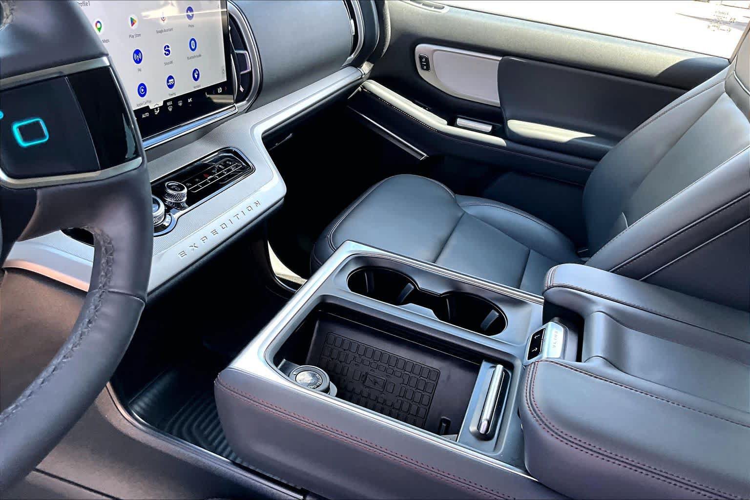 Certified 2025 Ford Expedition Active AWD/4WD image 17