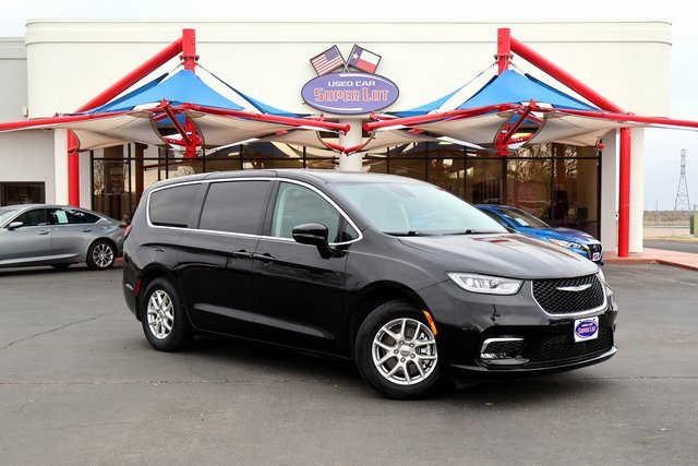 Used 2024 Chrysler Pacifica Touring-L image 1