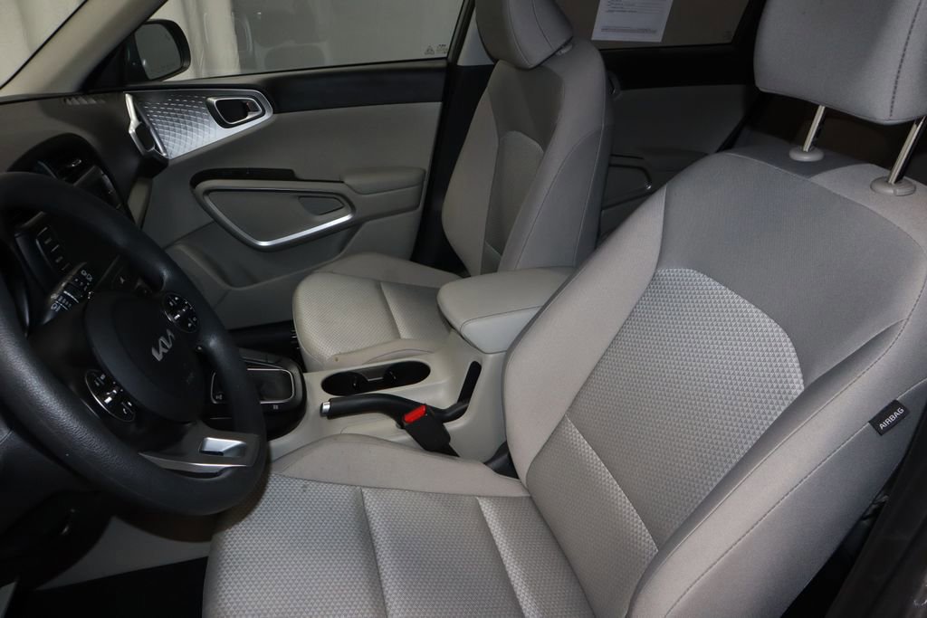 Used 2025 Kia Soul LX w/ LX Technology Package image 25