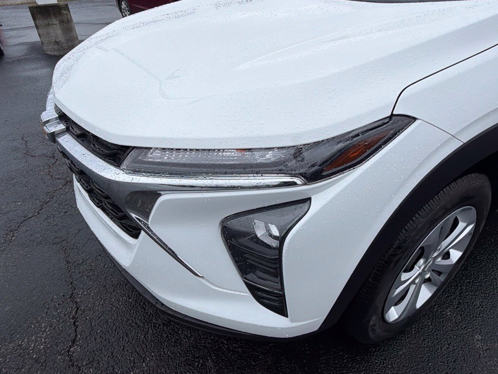 Used 2024 Chevrolet Trax LS FWD image 16