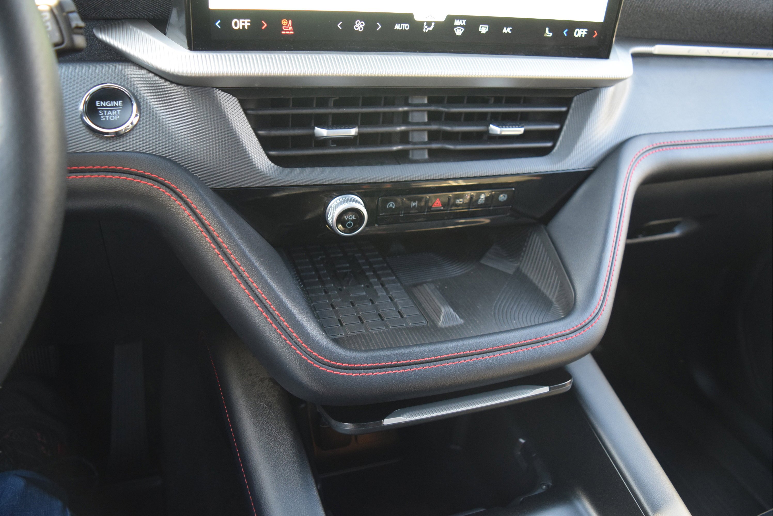 Certified 2025 Ford Explorer ST image 17