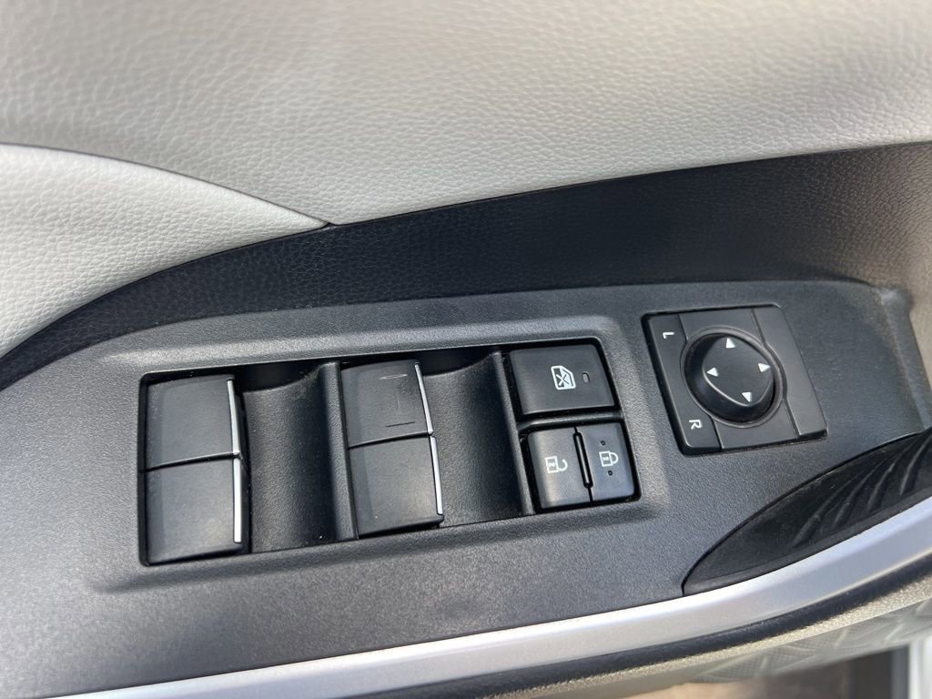 Used 2021 Toyota RAV4 XLE Premium image 25