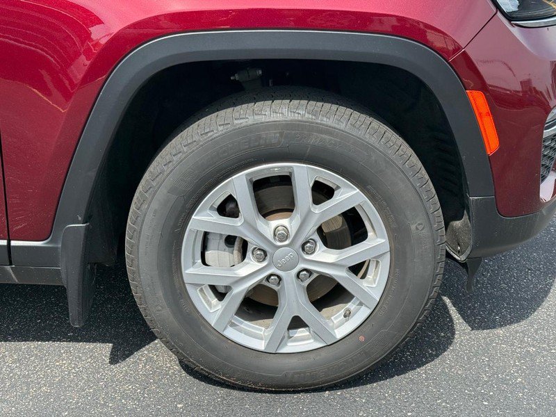 Used 2023 Jeep Grand Cherokee Limited w/ MOPAR Finishing Package AWD/4WD image 11