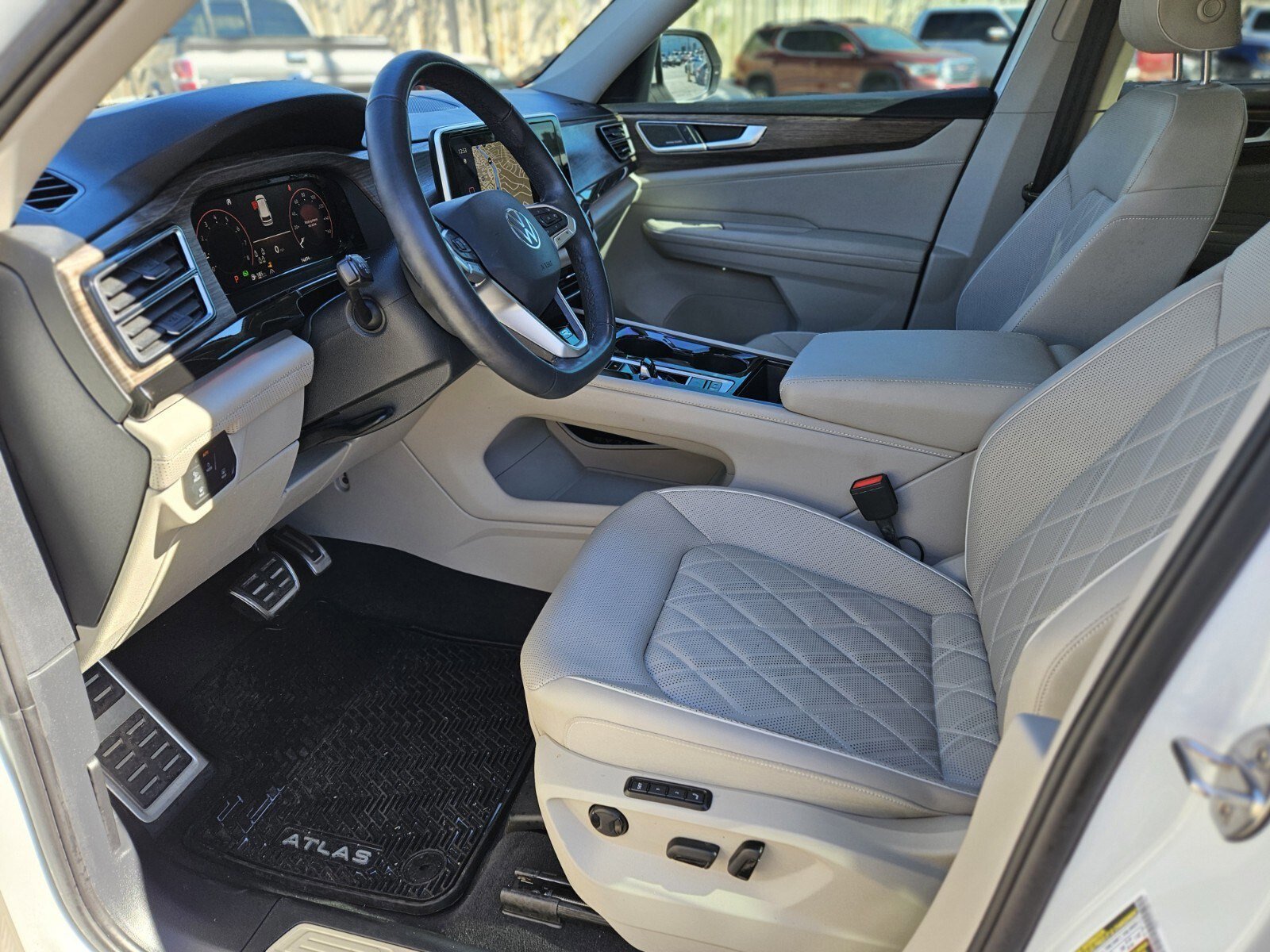 Used 2025 Volkswagen Atlas SEL Premium R-Line image 19