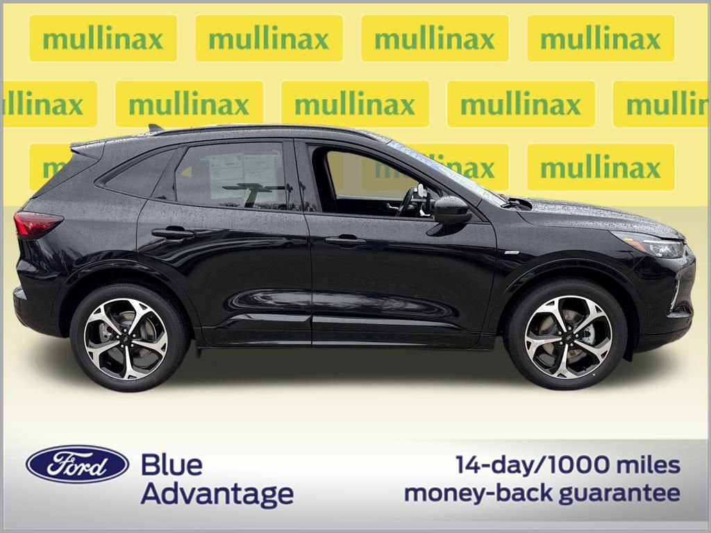 Certified 2023 Ford Escape ST-Line Elite w/ Premium Technology Package image 2