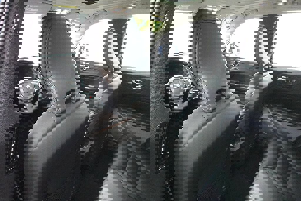 Used 2023 Volvo XC60 B5 Core image 25