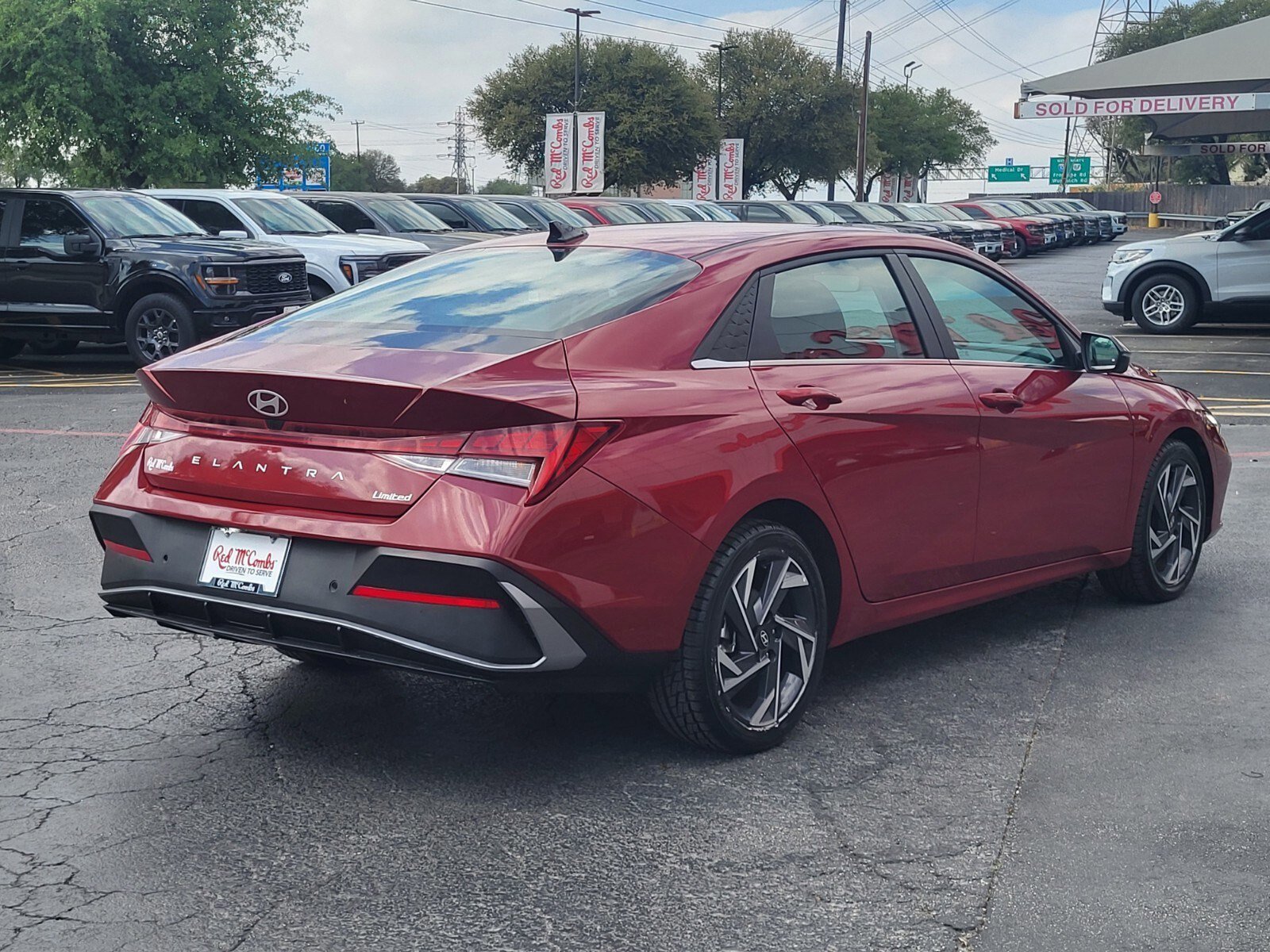 Used 2024 Hyundai Elantra Limited image 3
