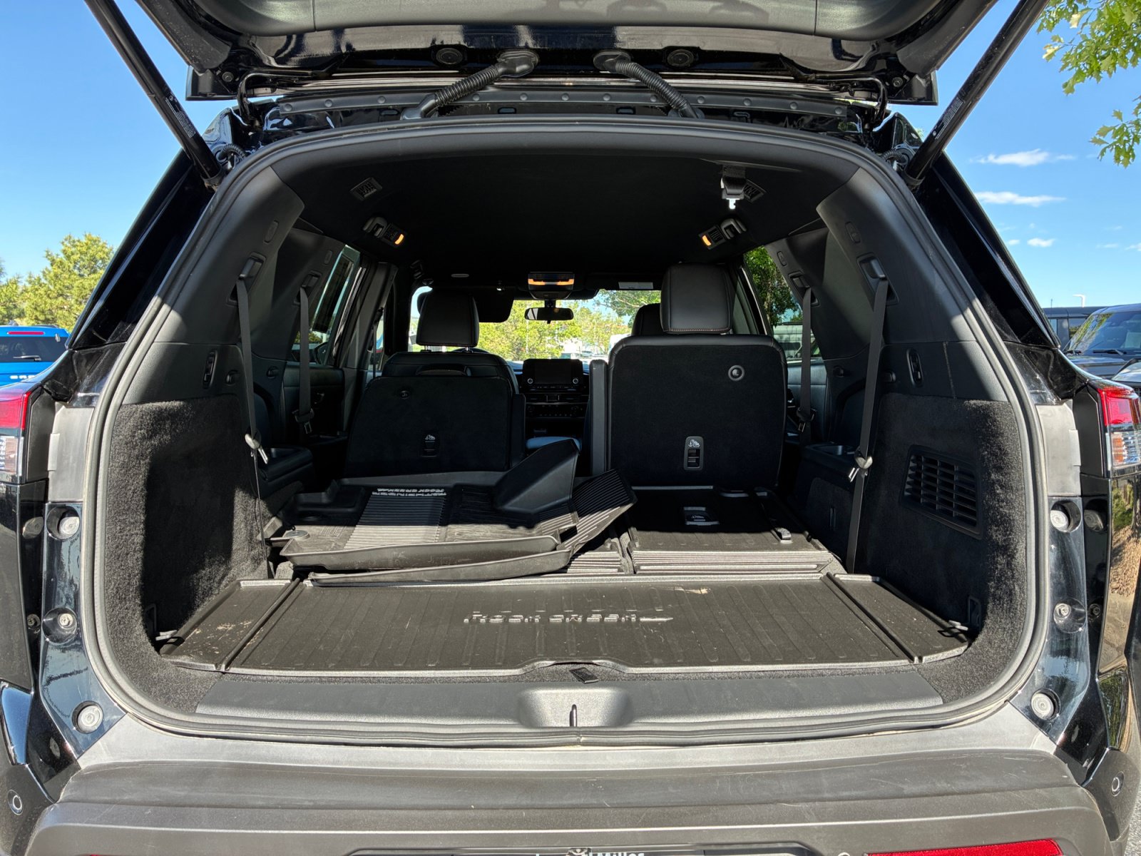 Used 2025 Nissan Pathfinder Rock Creek AWD/4WD image 32